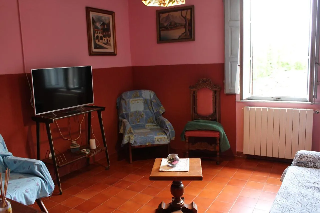 Casa Vacanze Da Mari Poggio  0*, Poggio (Lucca) Italy